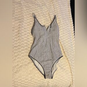 JESSICA SIMPSON striped one piece bathing suit